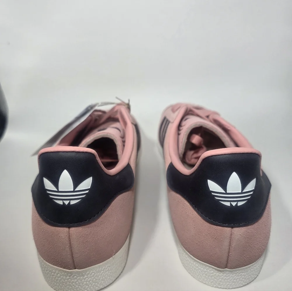 Adidas Gazelle Men’s 11.5 Pink Suede Black Stripe Classic Sneakers New Box